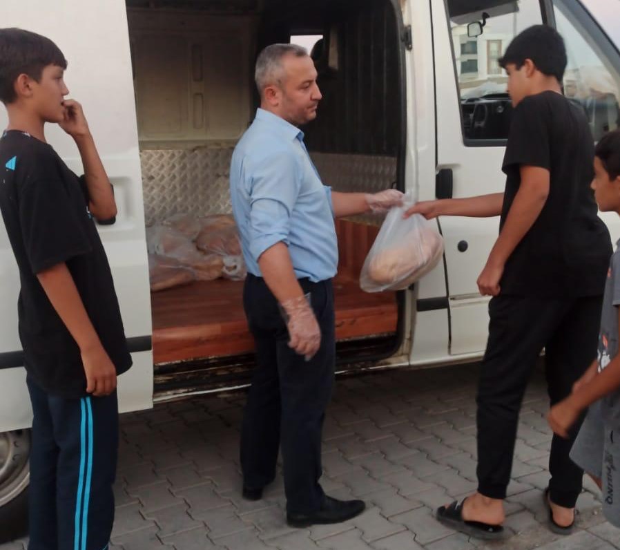 Depremzedelerle Ekmeğini Paylaşıyor Hayır Elçisi Mehmet Ulum’dan Örnek Davranış