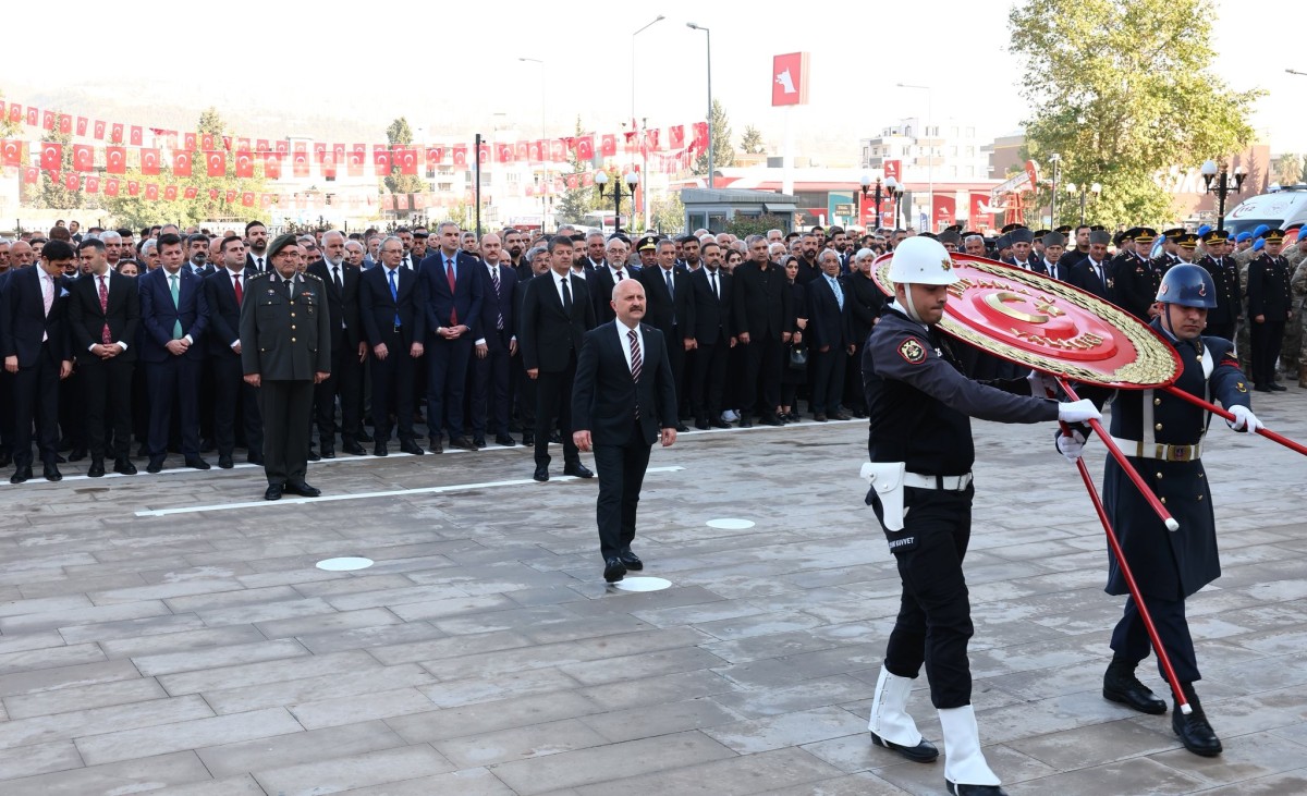 Adıyaman’da 10 Kasım Töreni: Çelenk Sunumu ve Saygı Duruşu
