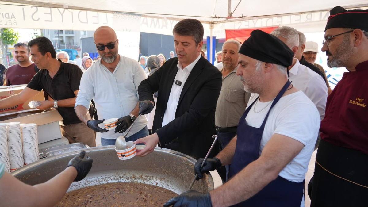 Adıyaman Belediyesi’nden Aşure İkramı  Başkan Tutdere: “Aşure Lokmamızı Halkımızla Bölüştük”
