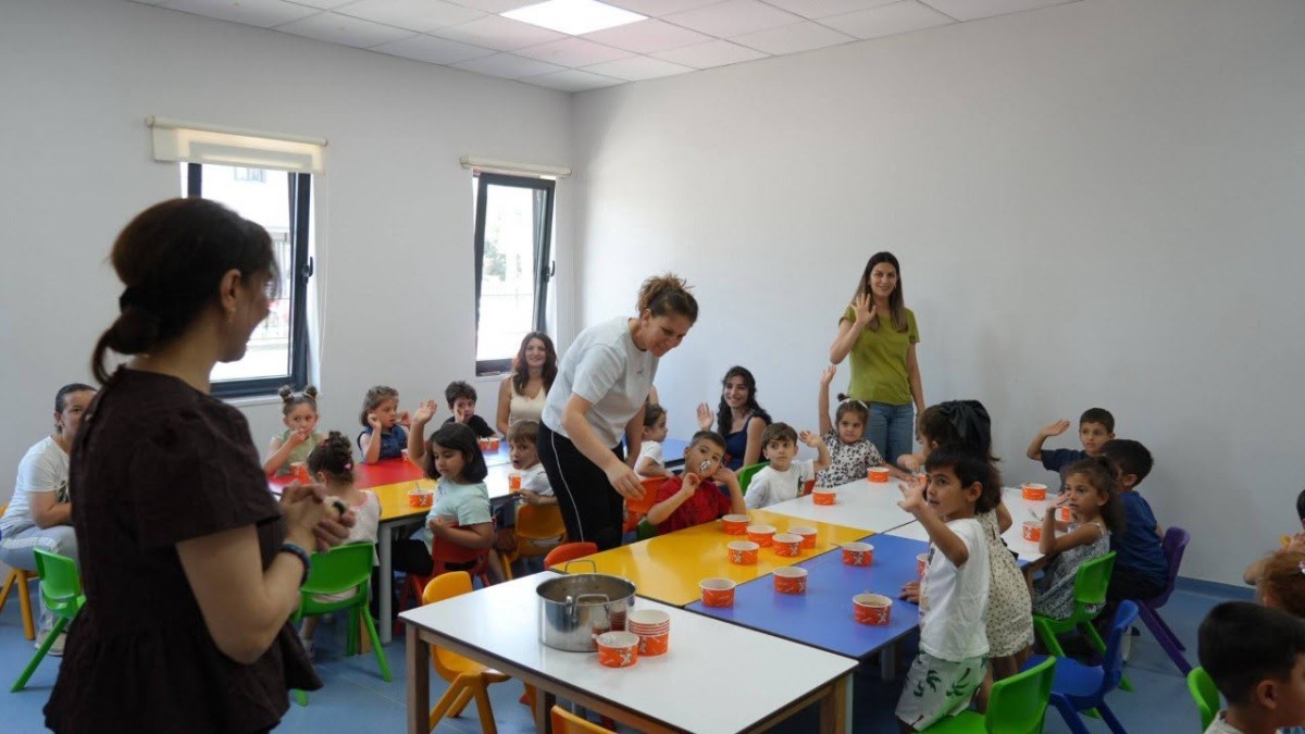Yeni Mahalle Çocuk Kampüsü’nde Aşure Etkinliği Düzenlendi Minikler Aşure Geleneğini Yaşayarak Öğrendi