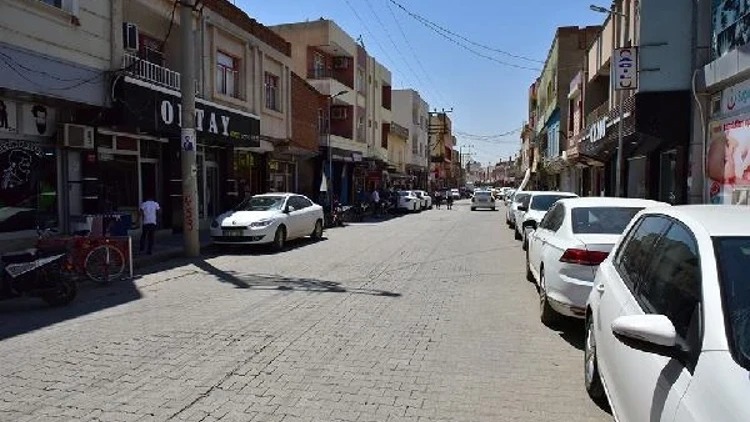 Kavurucu Sıcaklar Ceylanpınar'ı Sessizliğe Bürüdü: Caddeler Boş Kaldı
