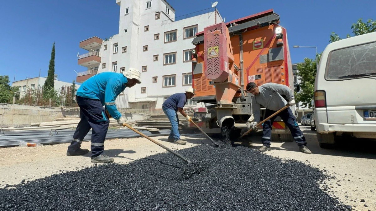 Adıyaman Belediyesi Kent Genelinde Asfalt, Yol ve Kaldırım Çalışmalarını Sürdürüyor
