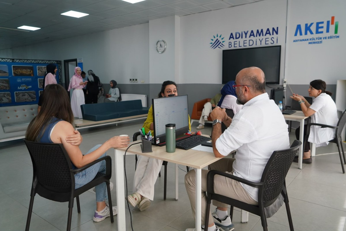 YKS Tercih Döneminde Adıyaman Belediyesi’nden Gençlere Ücretsiz Rehberlik  2 Bin 500 Genç Geleceğini Uzmanlarla Planladı
