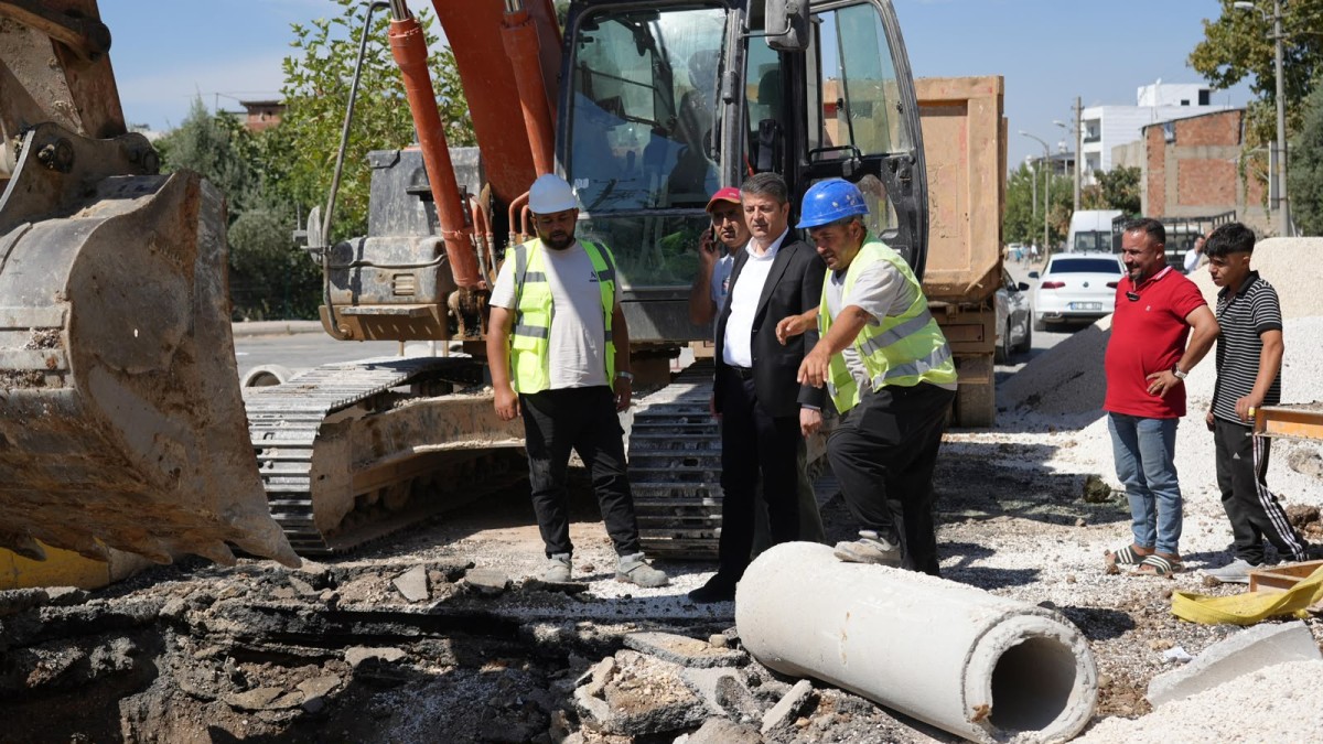 Eski Samsat Caddesi’nde Kanalizasyon ve Yağmur Suyu Hatları Yenileniyor Başkan Tutdere: “Şehrimizin Altında Yeni Bir Şehir İnşa Ediyoruz”