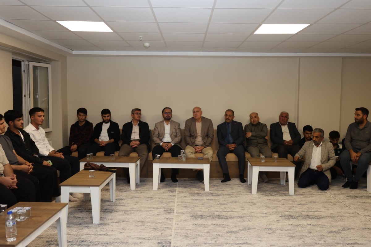Veysel Karani Erkek Öğrenci Yurdunda Öğrencilerle Hasbihal Buluşması
