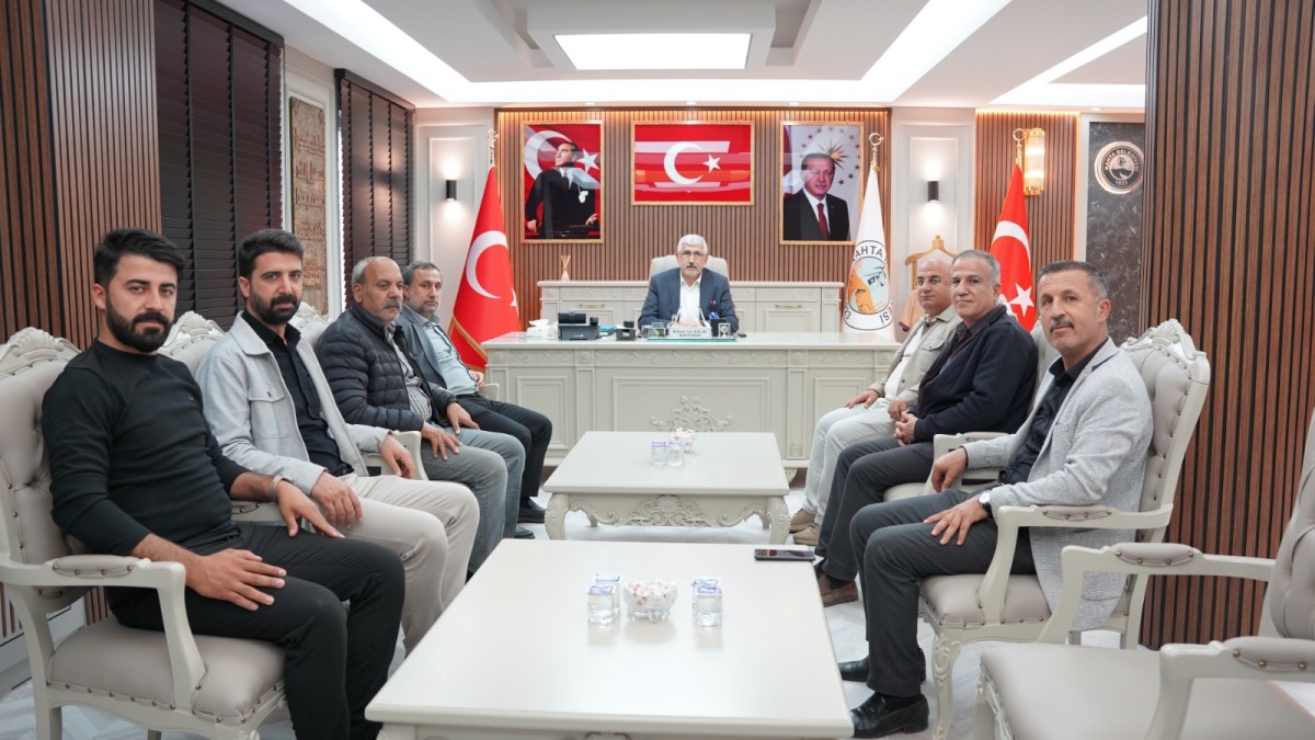 Kahta’da Kültürel ve Sosyal Hizmetlere Plaketli Teşekkür