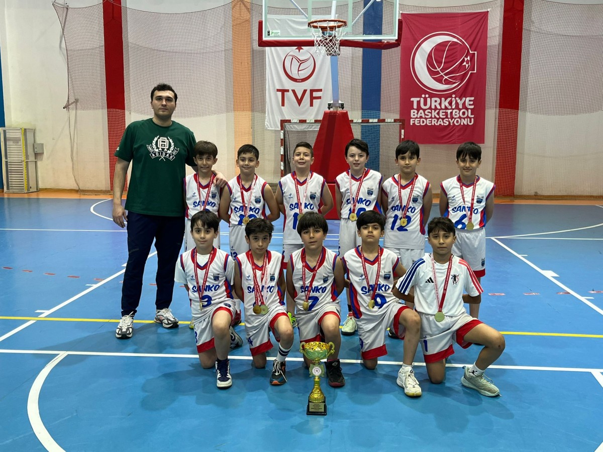 SANKO Okulları Minik Erkek Basketbol Takımı Şampiyon Oldu
