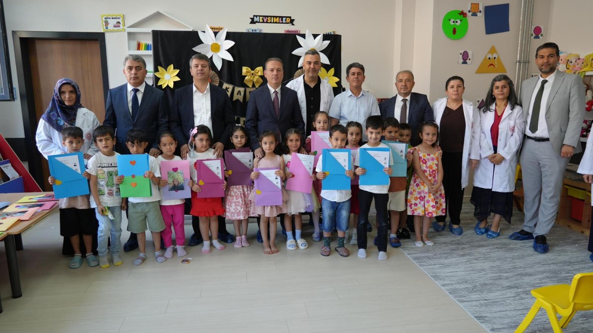 Başkan Tutdere Öğrencilerin Karne Sevincine Ortak Oldu