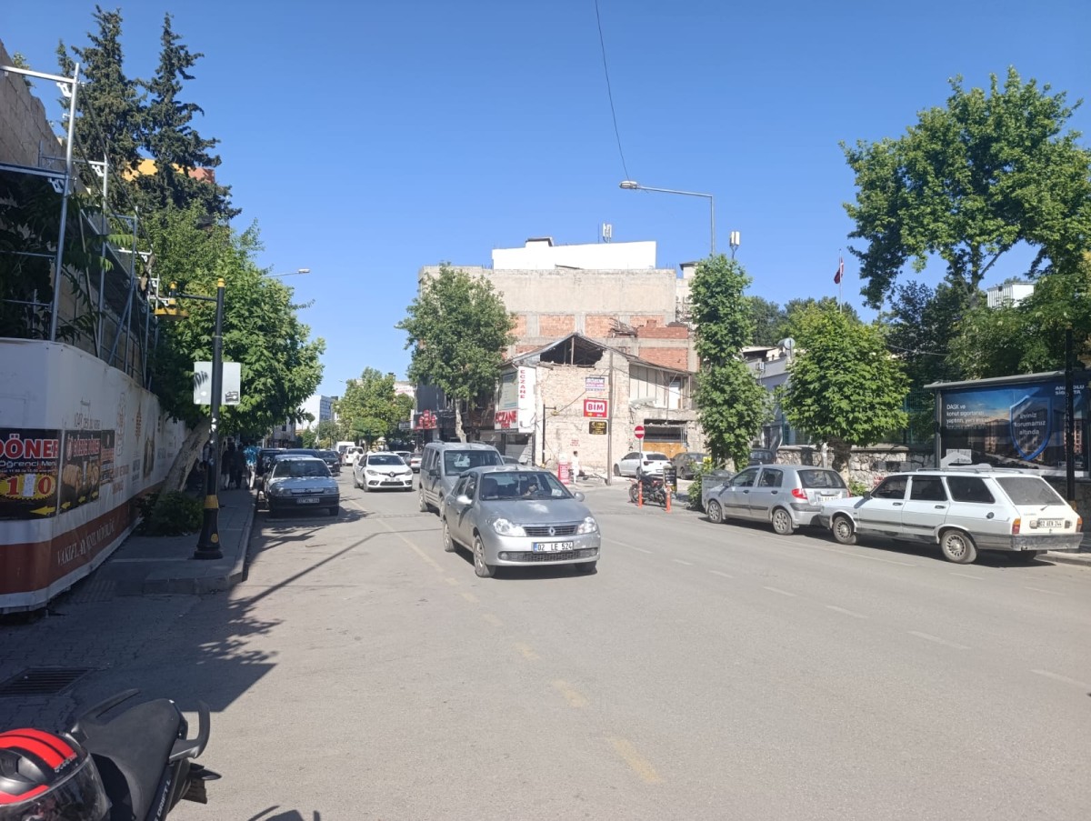 Adıyaman Çarşısında Beklenen Adım Ne Zaman Atılacak?  Esnafın Tek Talebi: Çarşı Projesi Tamamlansın