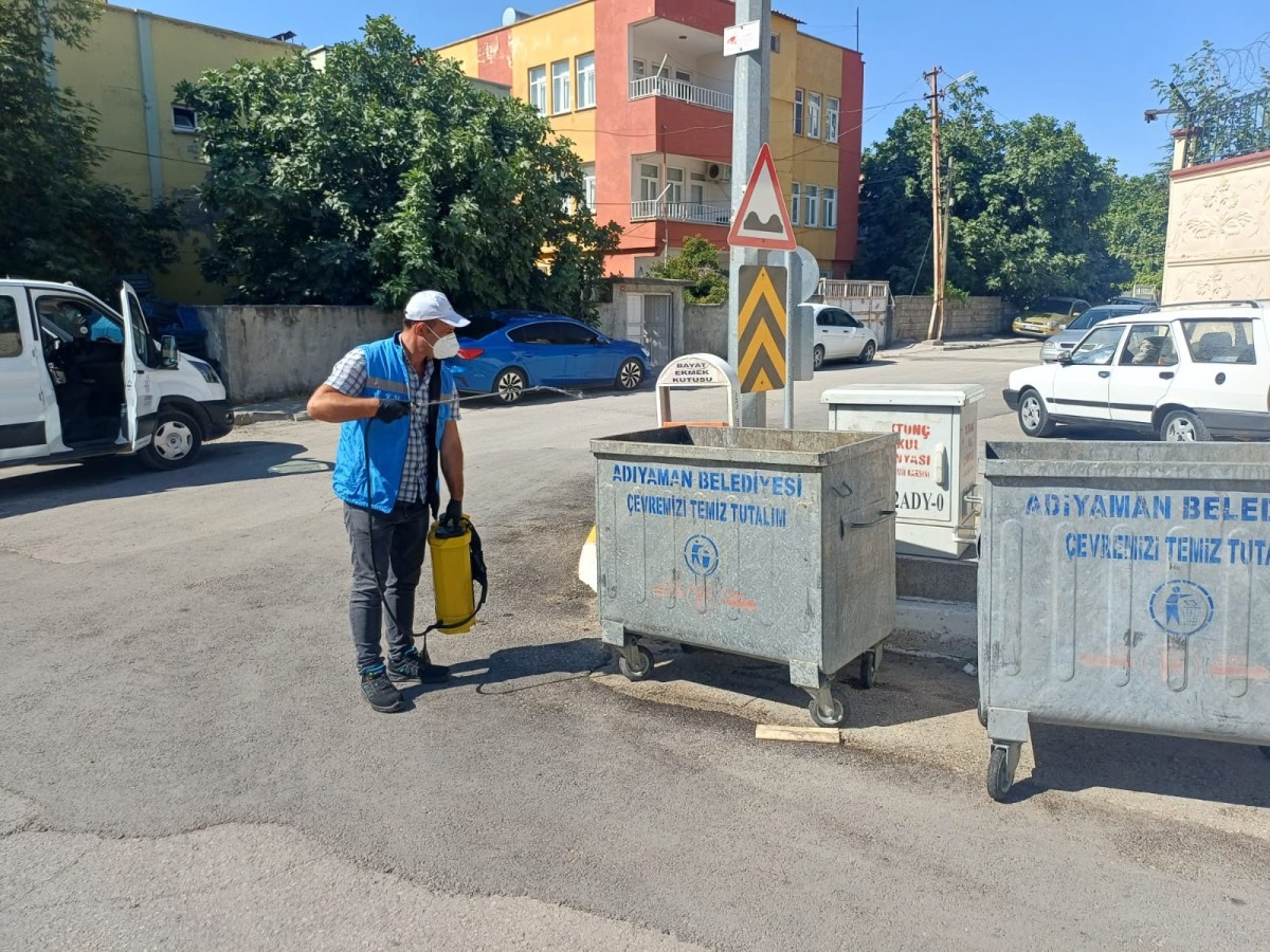 Adıyaman Belediyesi Yaz Aylarında Konteyner Temizliğini İki Katına Çıkardı