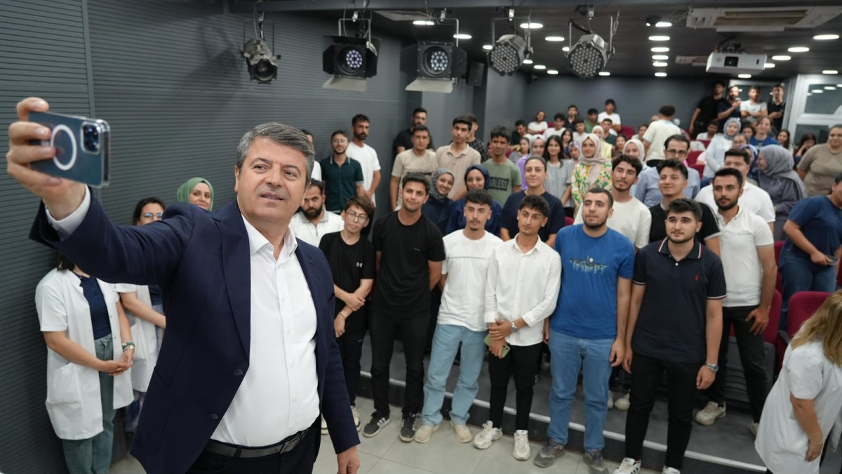 Başkan Tutdere’den Üniversiteyi Kazanan Öğrencilere Kayıt ve Yol Desteği