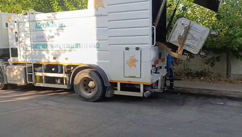 Adıyaman Belediyesinden 33 Mahallede Kesintisiz Konteyner Temizliği