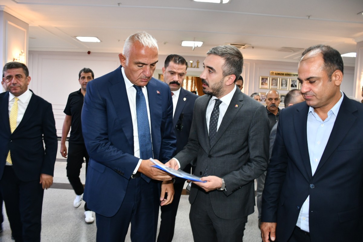 Başkan Torunoğlu, Bakan Ersoy’a Proje Dosyası Sundu