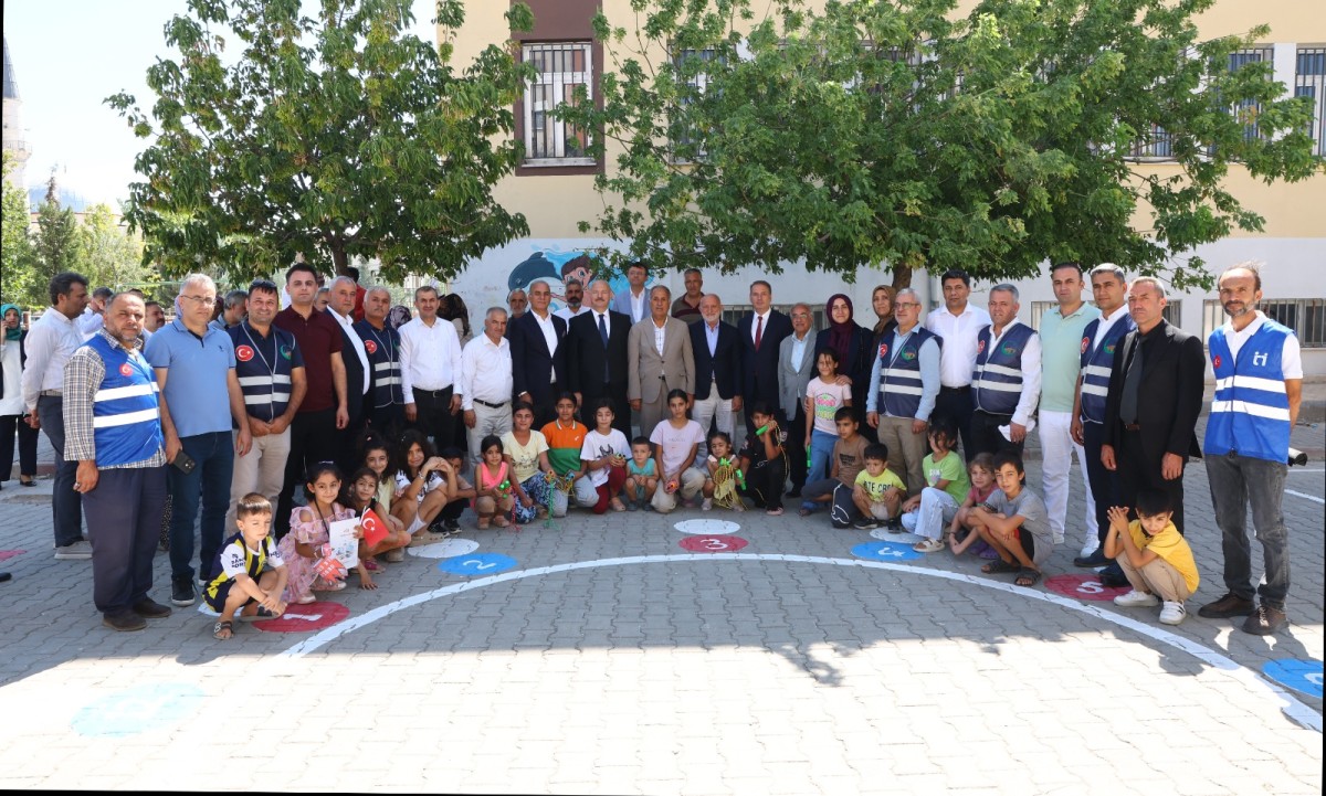 TOKİ Akşemsettin İlkokulu’nda Mini Futbol Sahası Öğrencilerin Hizmetine Sunuldu