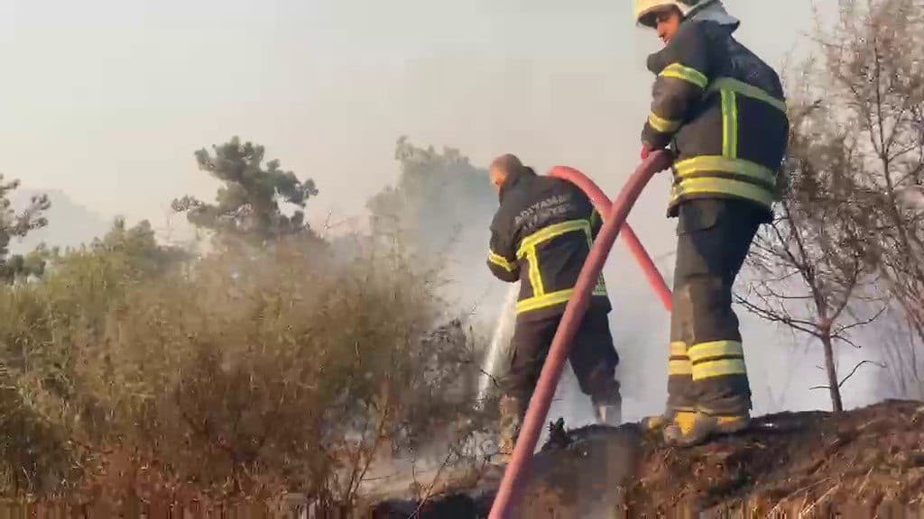Adıyaman İtfaiyesi Adana’daki Yangınla Mücadeleye Destek Veriyor