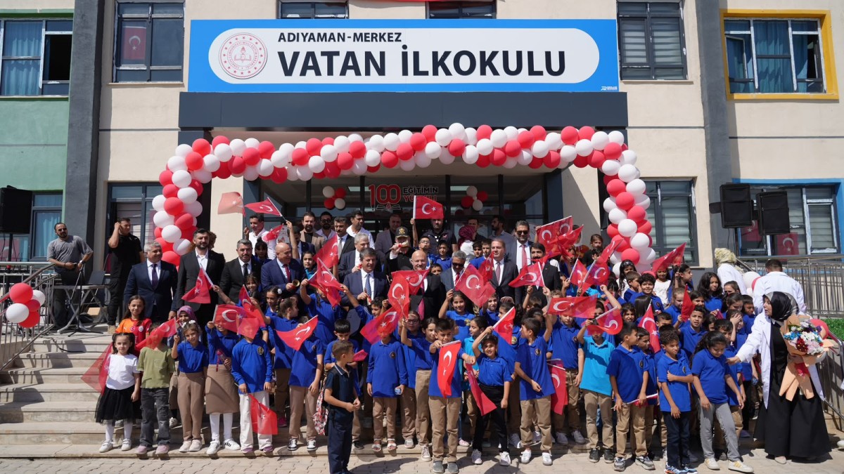 Başkan Tutdere Öğrencilerin İlk Ders Zili Heyecanına Ortak Oldu