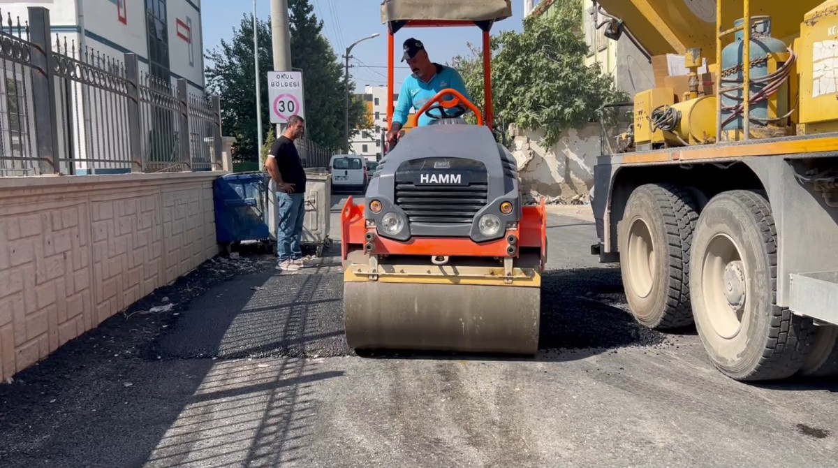 Başkan Tutdere’nin Talimatıyla Okul Çevrelerinde Trafik Güvenliği Artırılıyor Adıyaman’da Kasis Ve Hız Kesici Çalışmaları Hız Kazandı