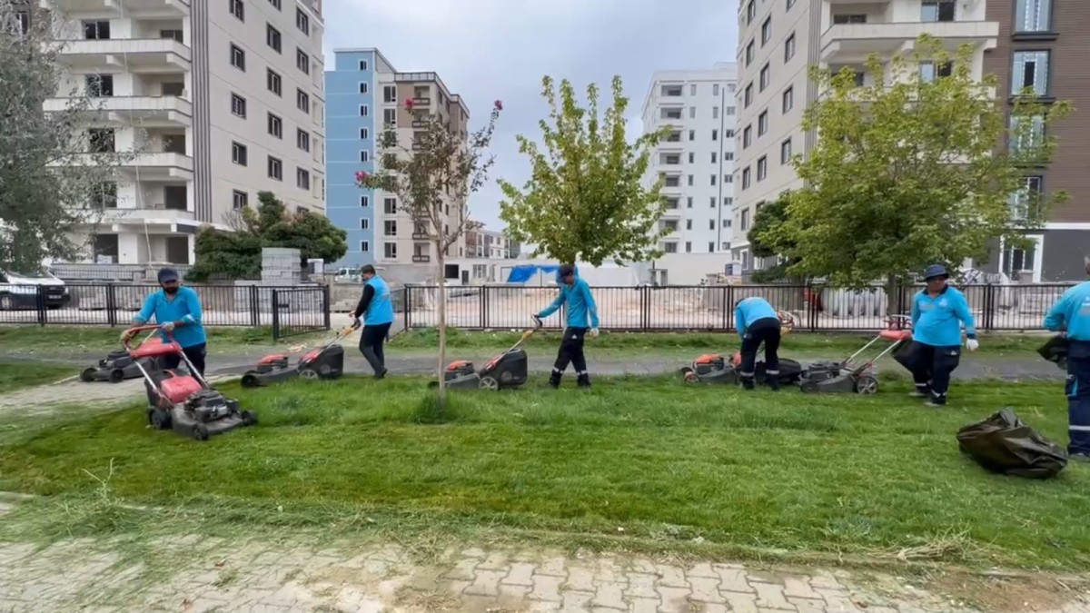 Adıyaman Belediyesi Parklarda Bakım ve Temizlik Çalışmalarını Sürdürüyor