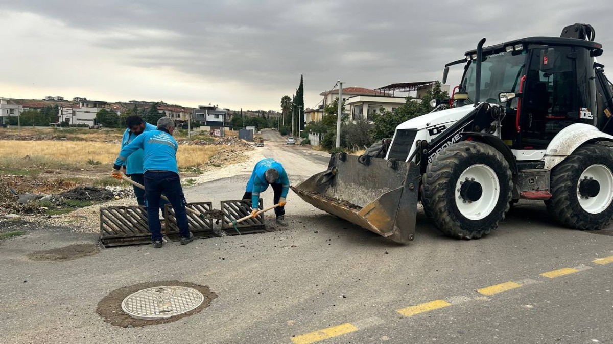 Adıyaman Belediyesi Yağışın Ardından 110 Personel ve 40 Araçla Sahada